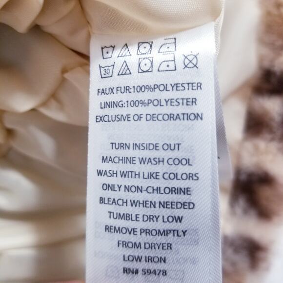 Rachel Zoe Vegan Fur Animal Print Sweater Vest - Picture 9 of 9